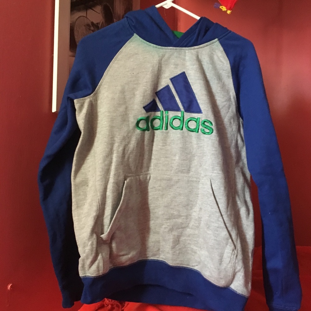 Adidas extra-large or a sweatshirt. Hooded